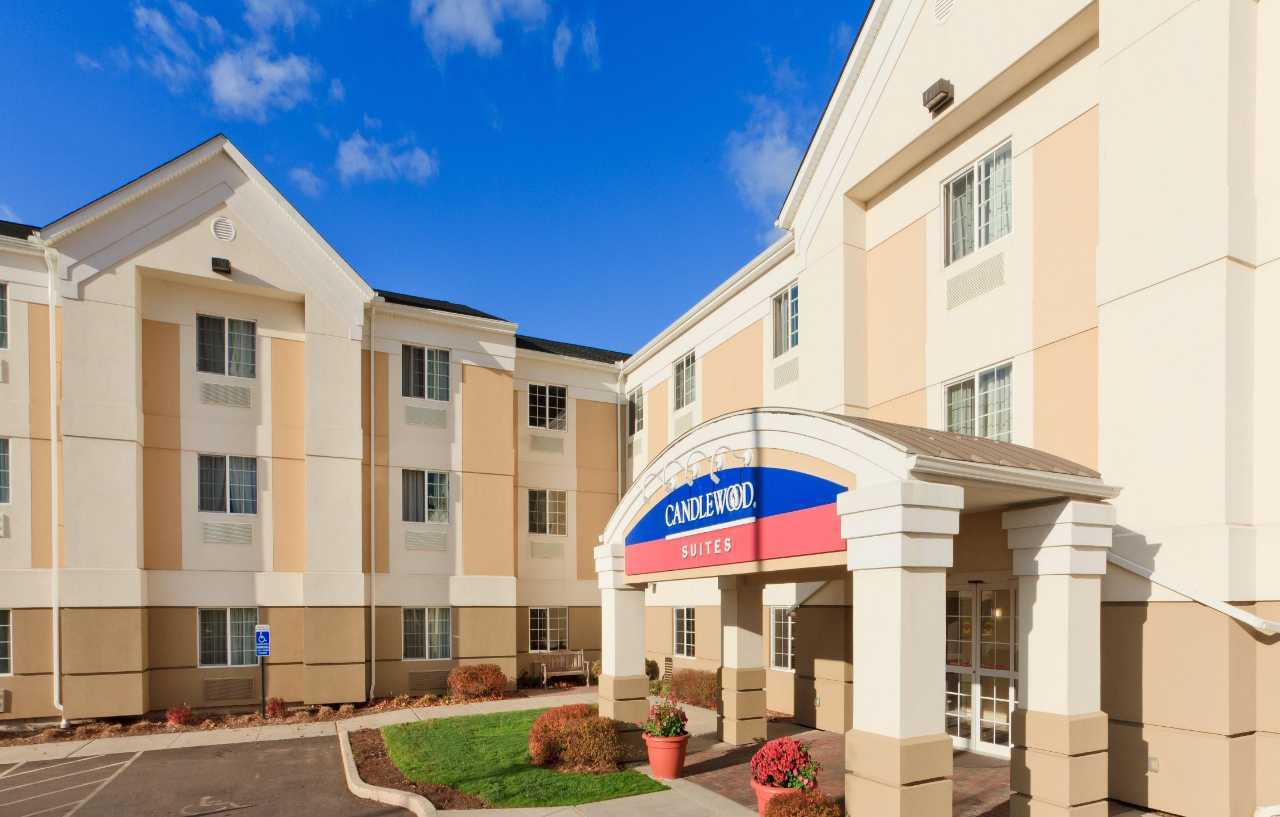 Candlewood Suites Windsor Locks, An Ihg Hotel Exterior photo